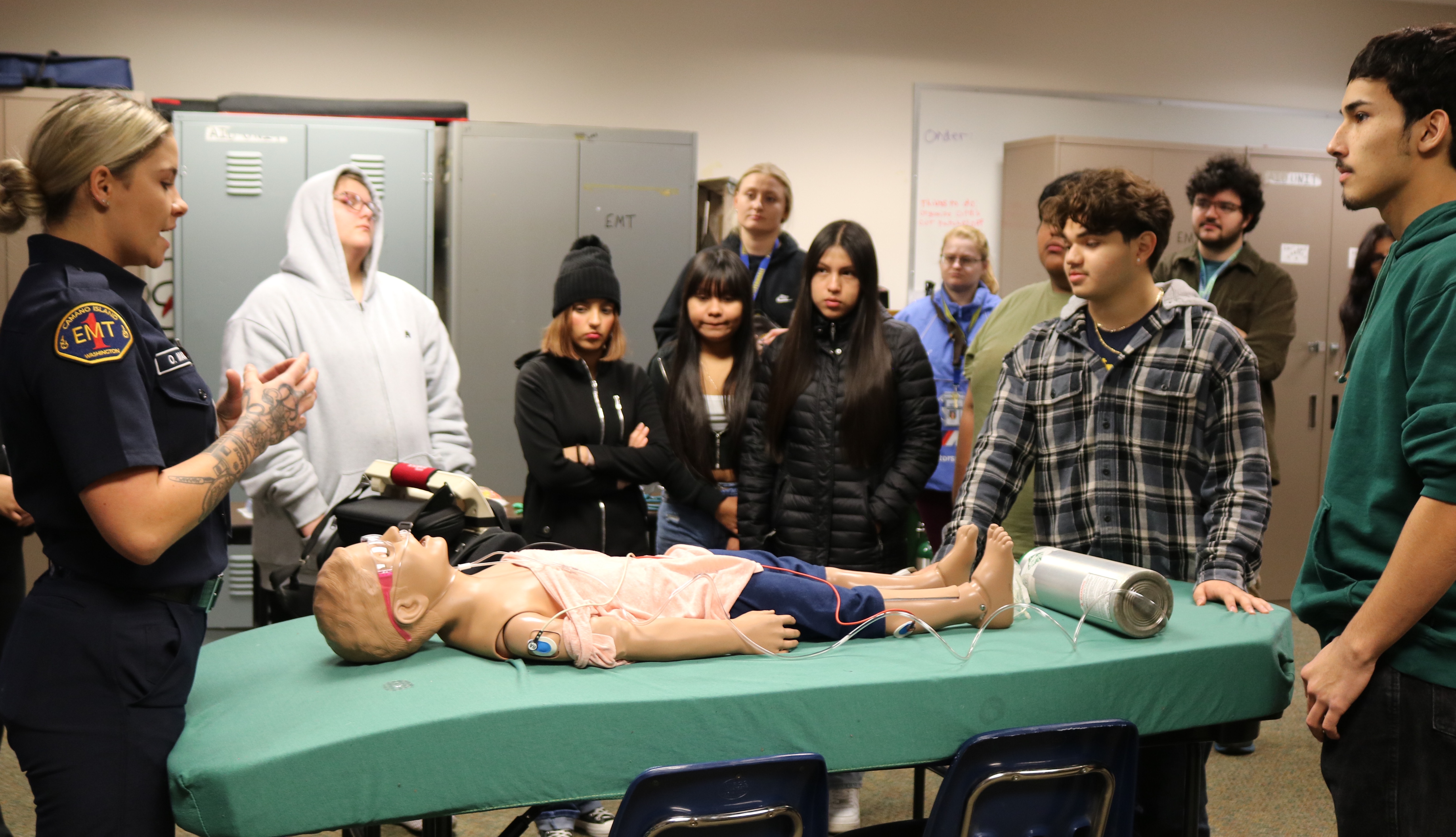 Students at CPR demonstration